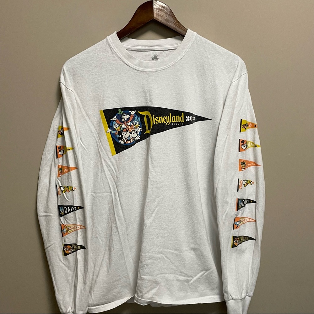 Disneyland Pennant Flag 2023 White Long Sleeve Shirt Size Medium